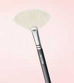 129 LUXE FAN BRUSH Preview Image 2