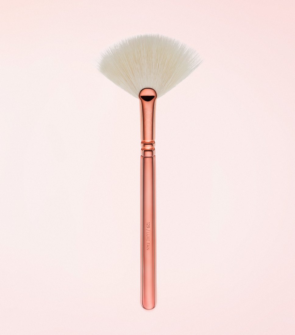 129 LUXE FAN BRUSH (ROSE GOLDEN VOL.3) Main Image featured