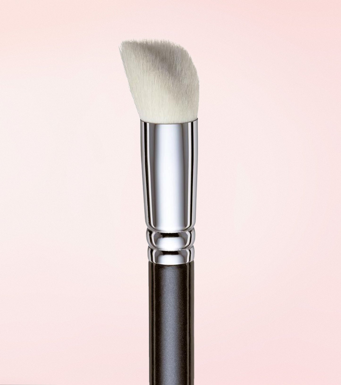 130 LUXE CONTOUR DEFINER BRUSH Expanded Image 2