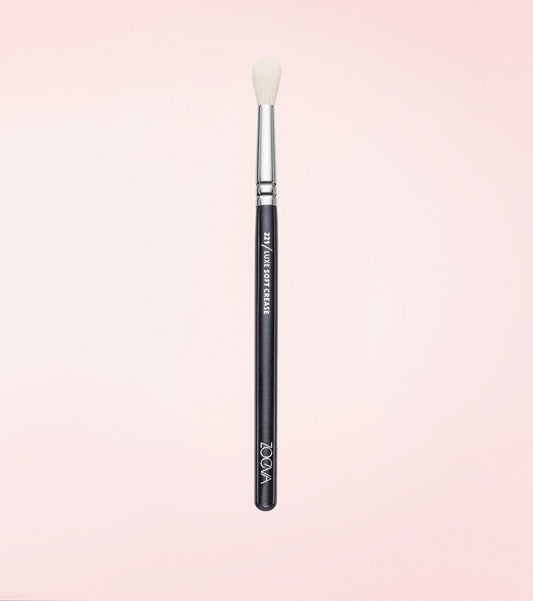 221 Luxe Soft Crease Brush
